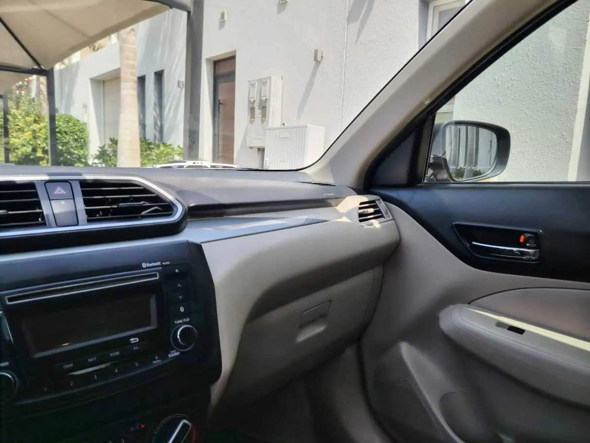 Car image 26