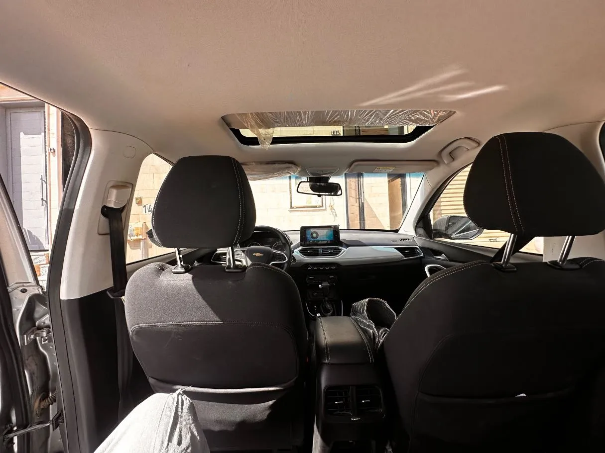 Car image 15