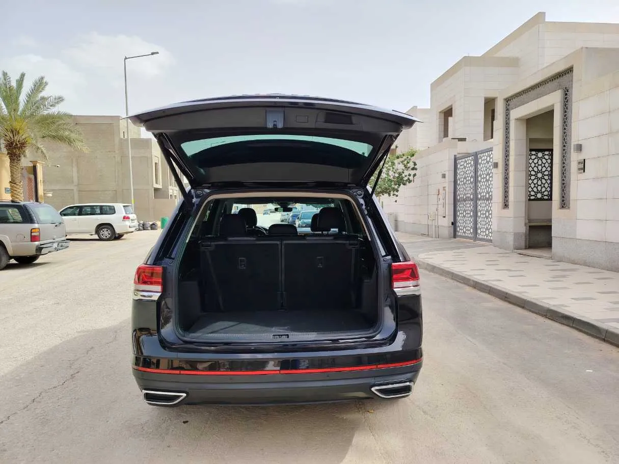 Car image 24