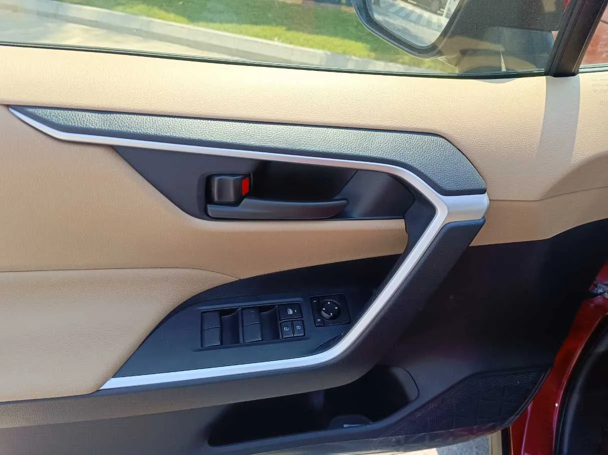 Car image 32