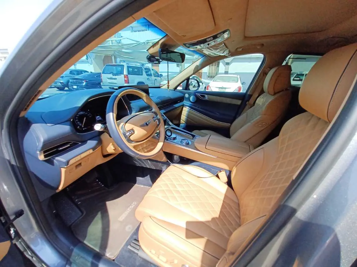 Car image 11