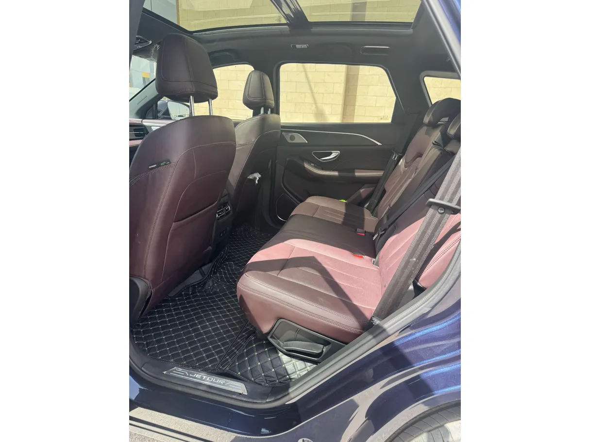 Car image 13