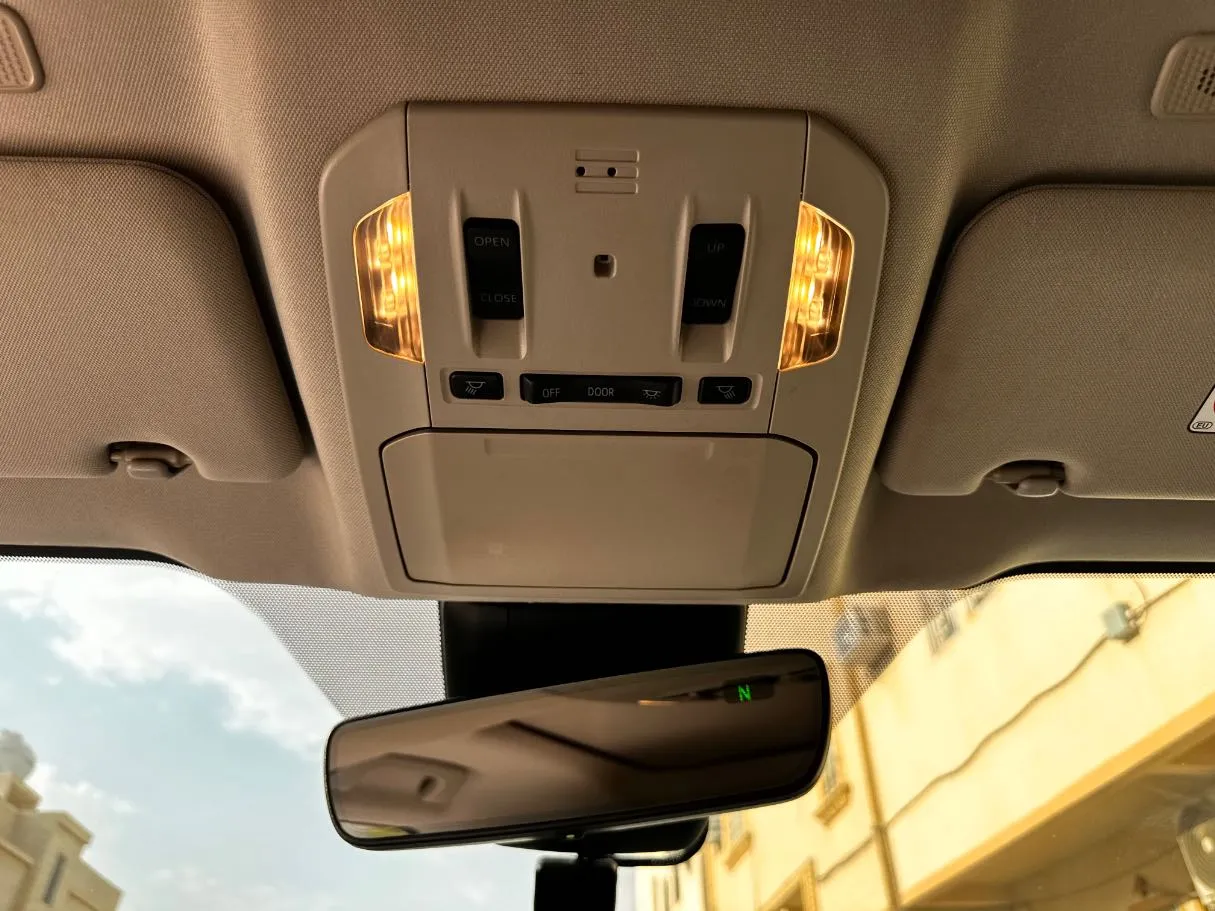 Car image 26