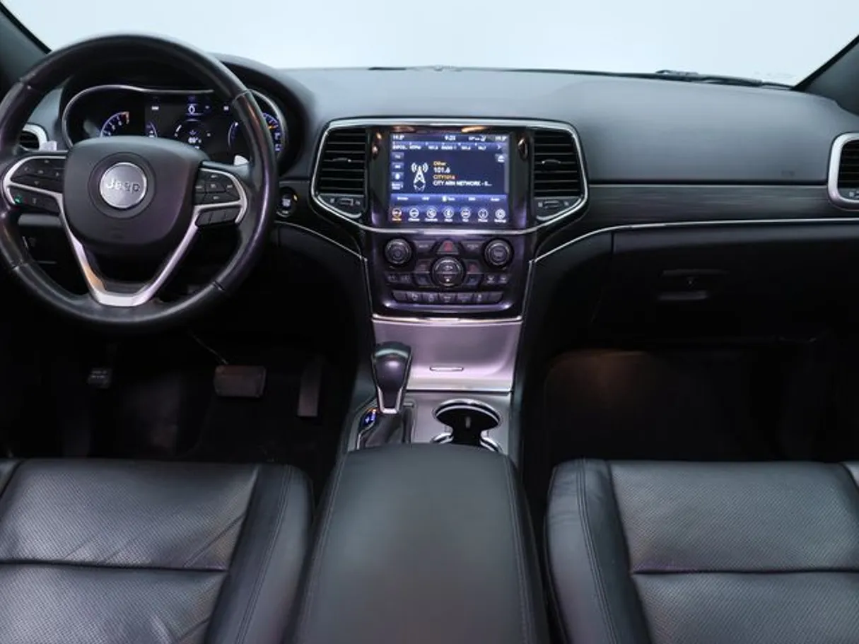 Car image 14