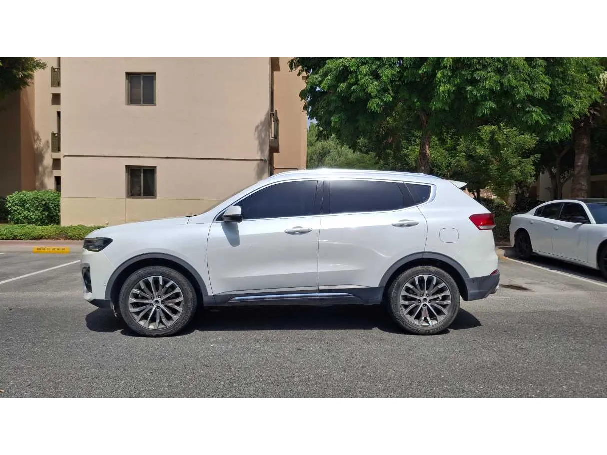 Car image 8