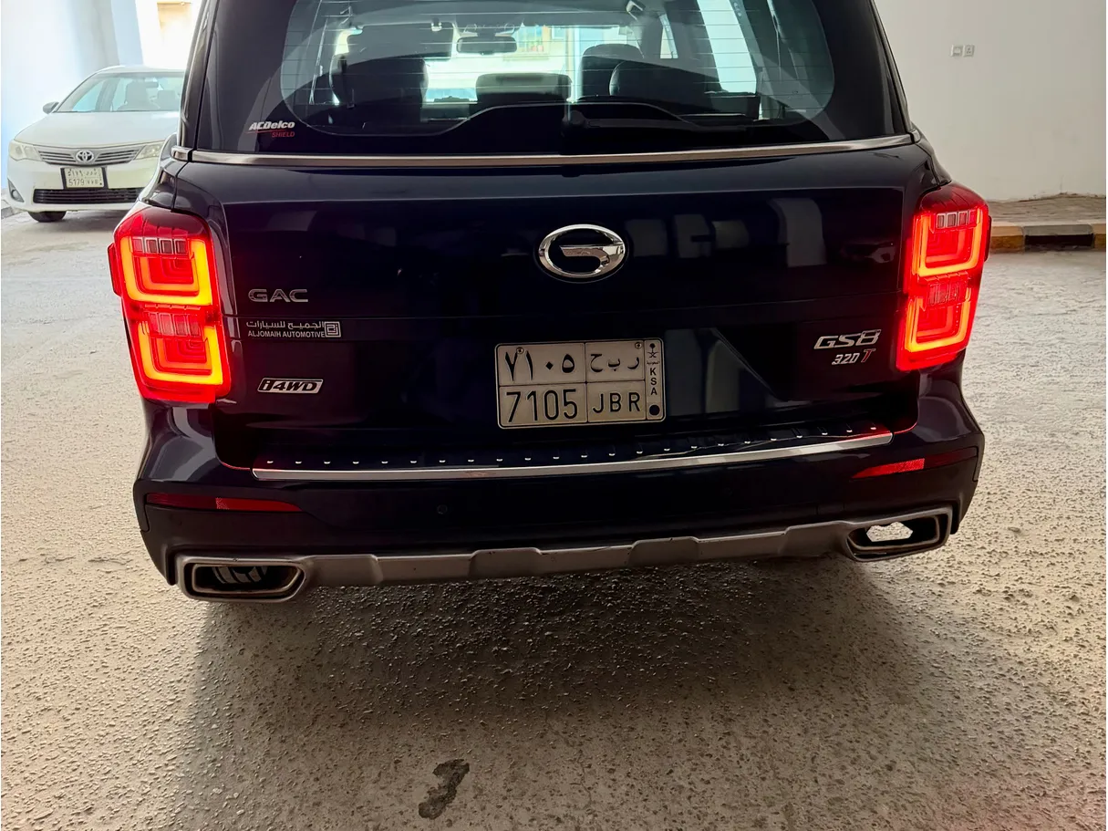Car image 3