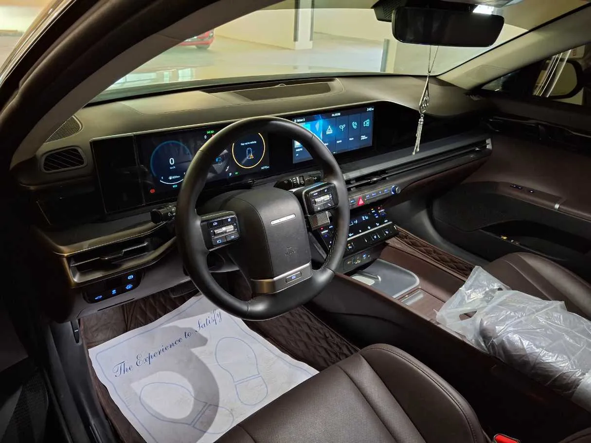 Car image 9