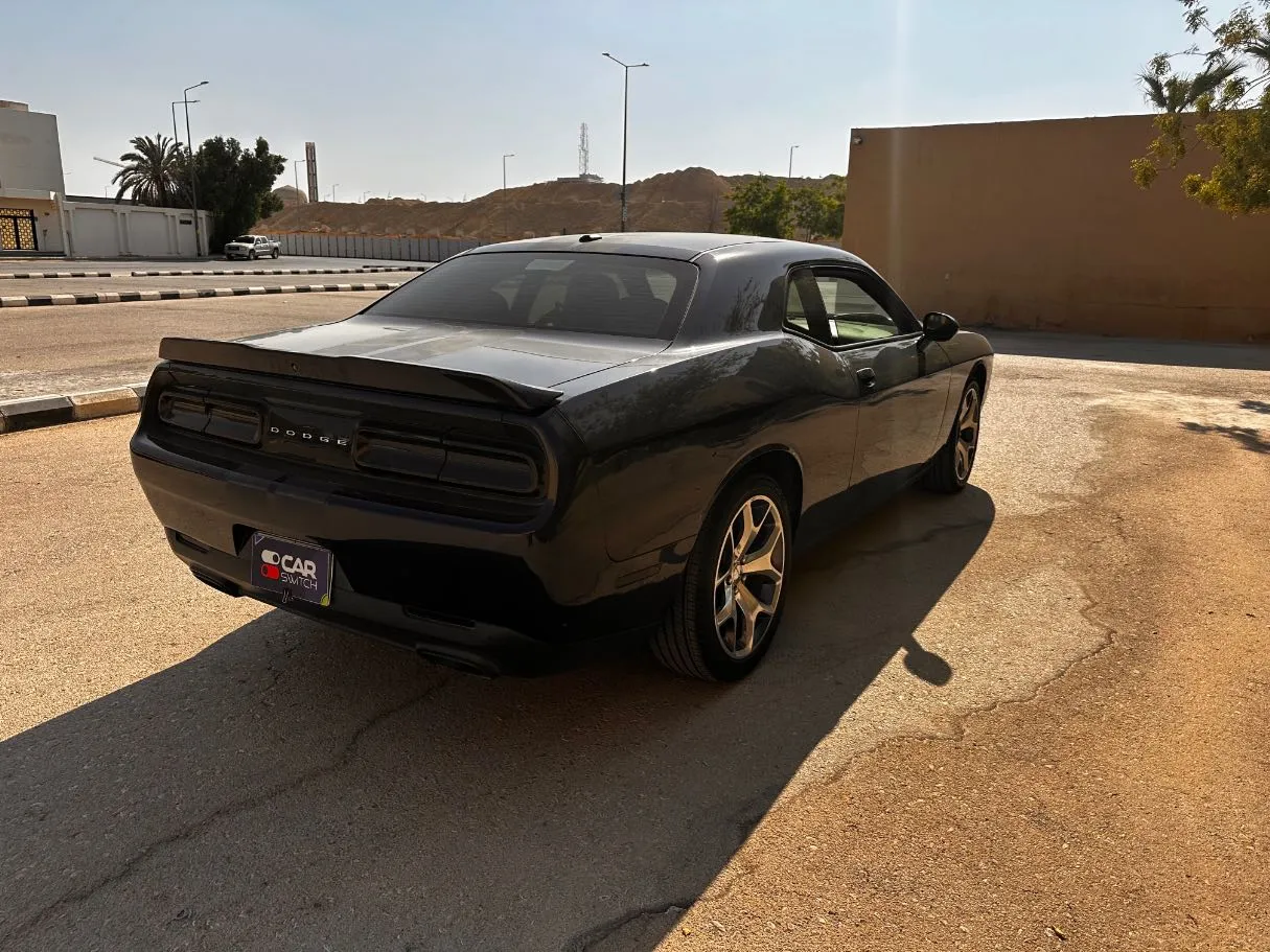 Car image 5