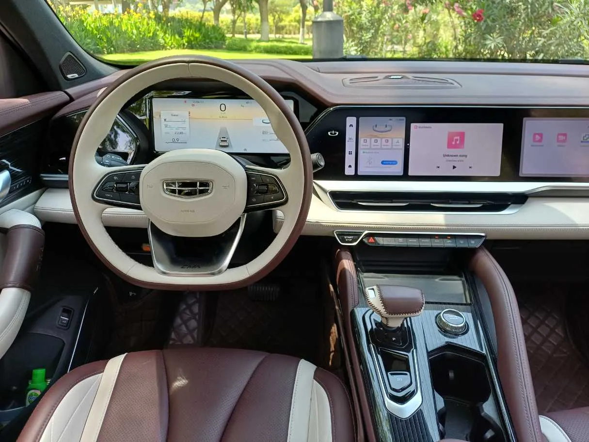 Car image 17