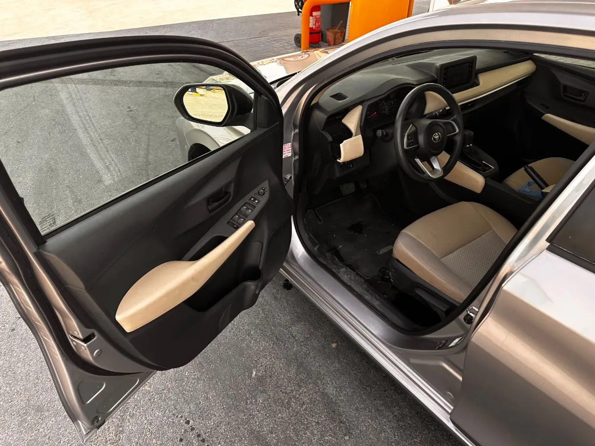 Car image 11