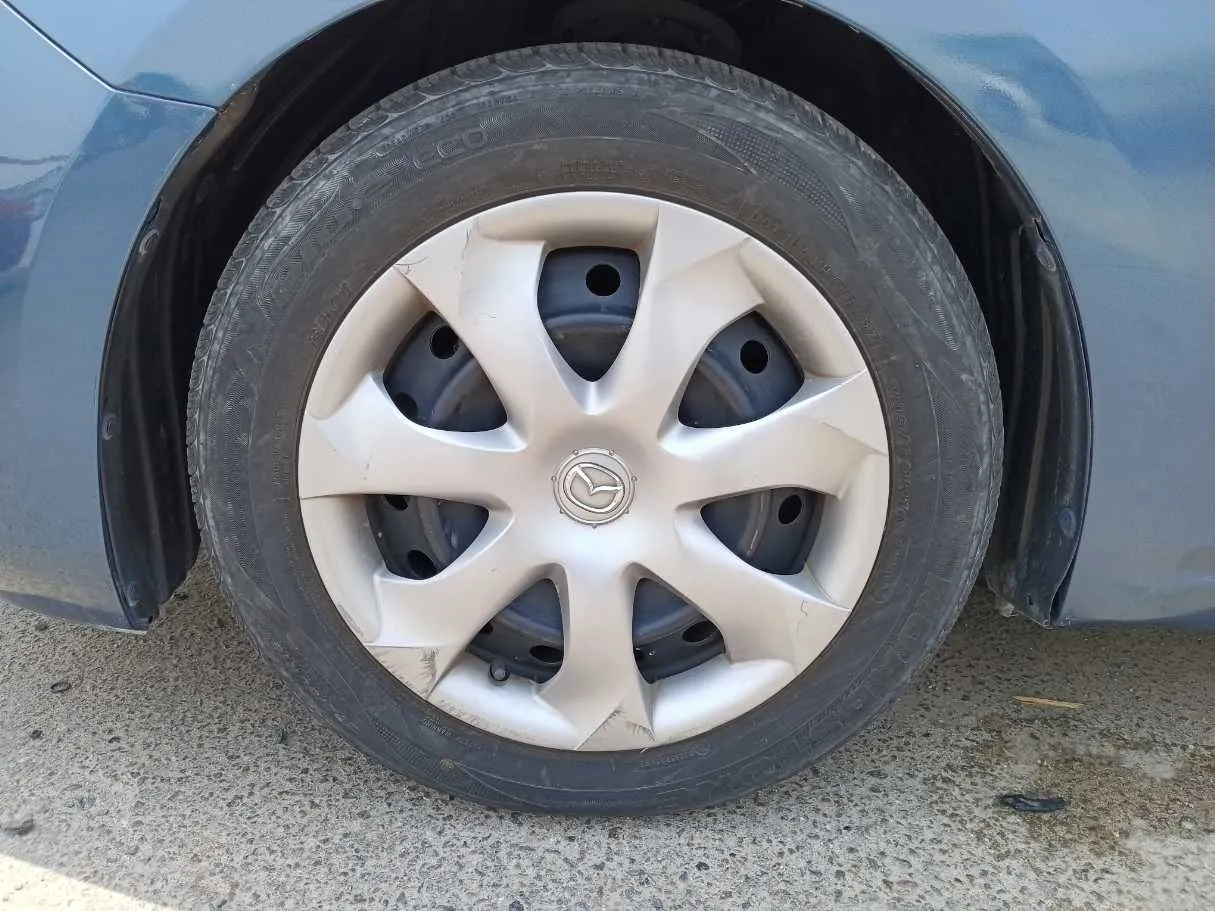 Car image 9
