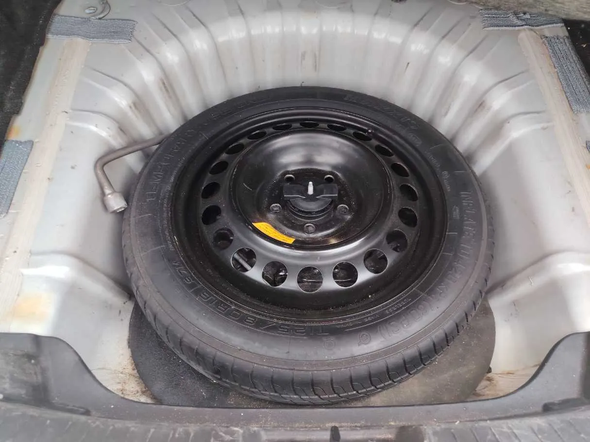Car image 28
