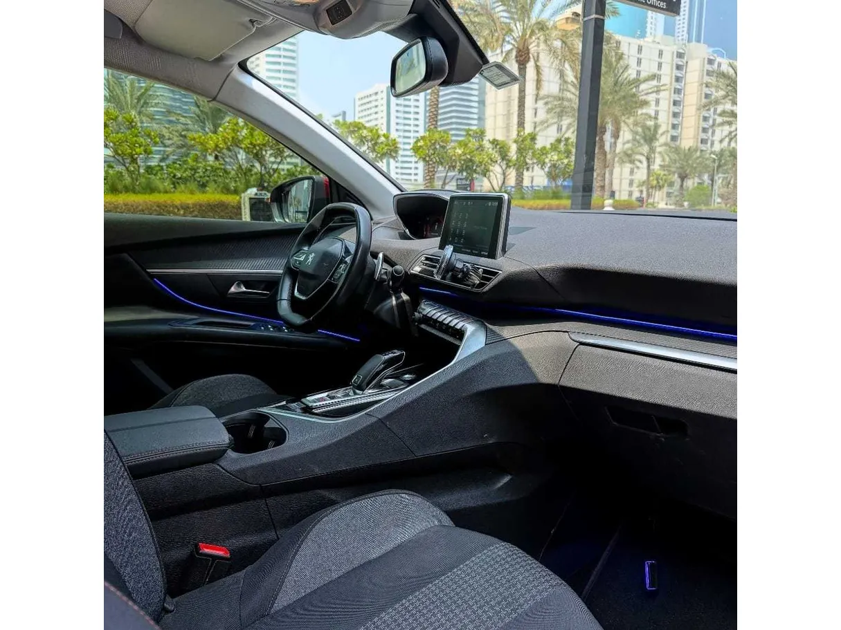 Car image 13