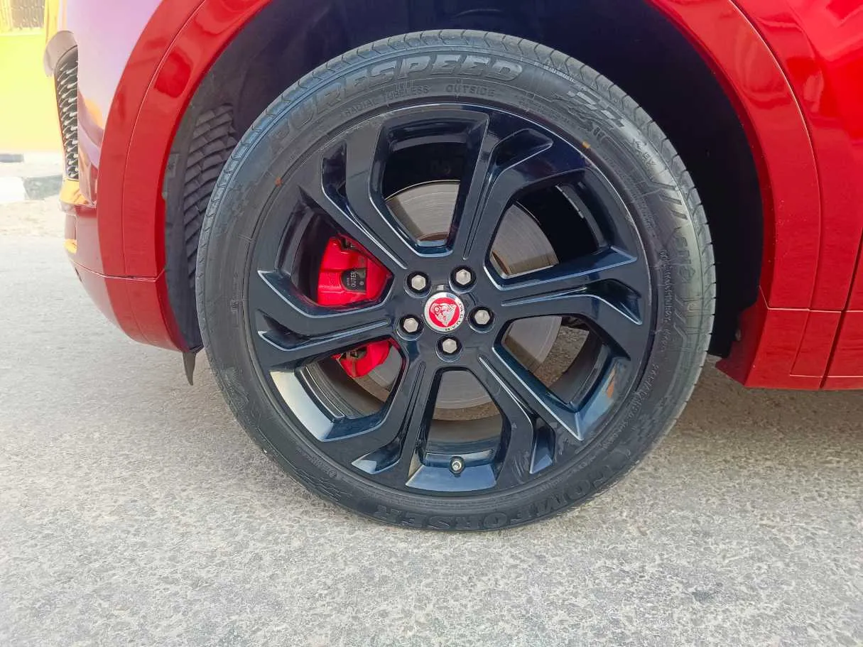 Car image 10
