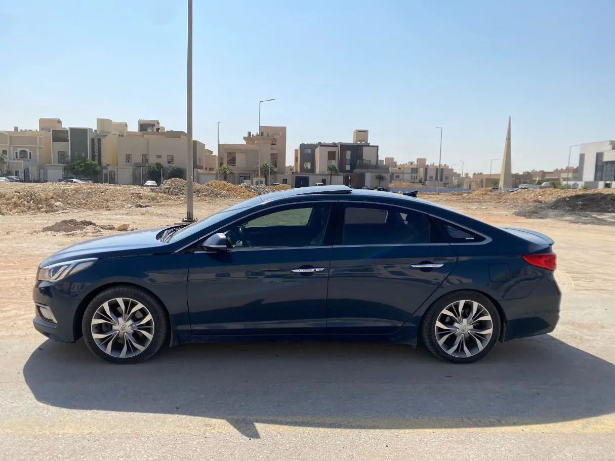Car image 8