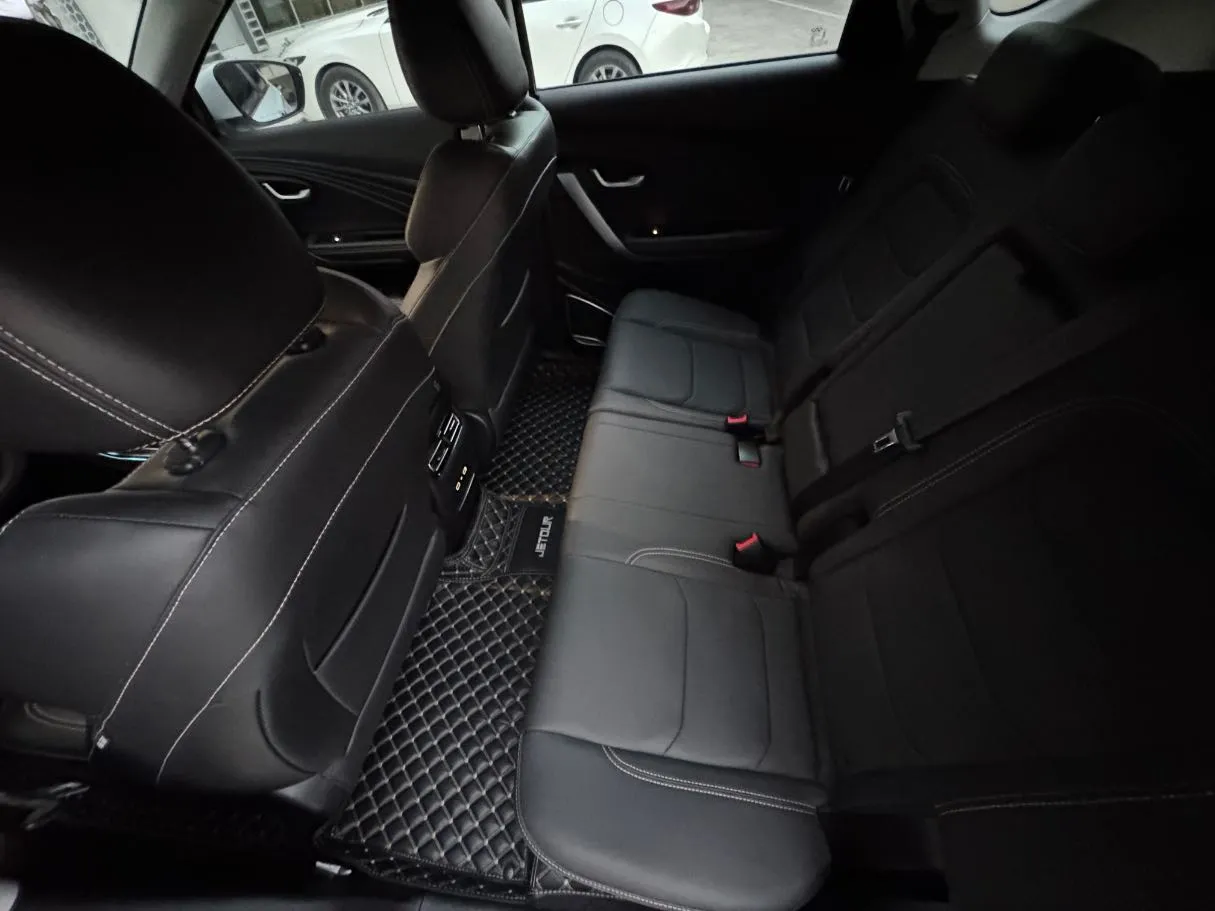 Car image 13