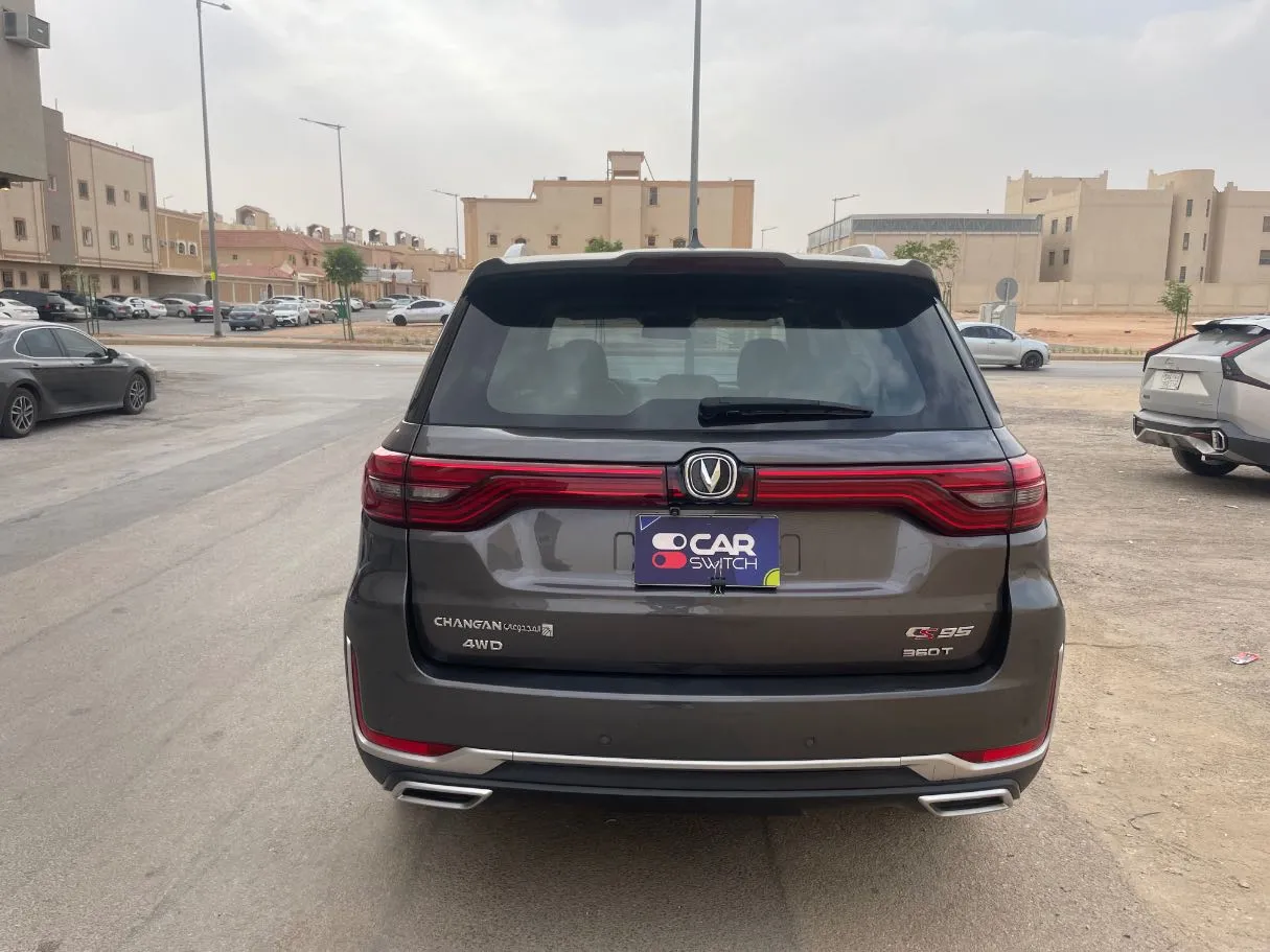 Car image 6