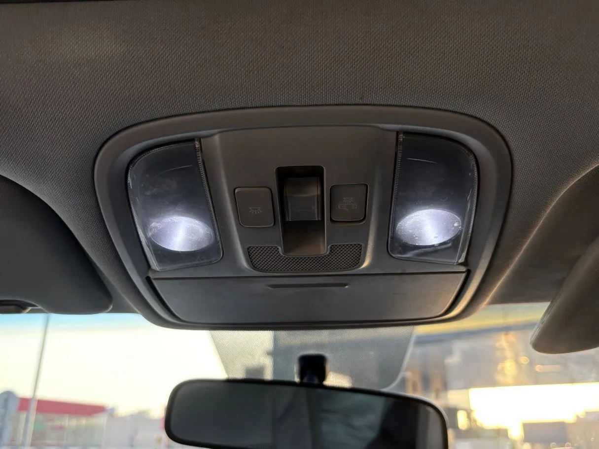 Car image 28