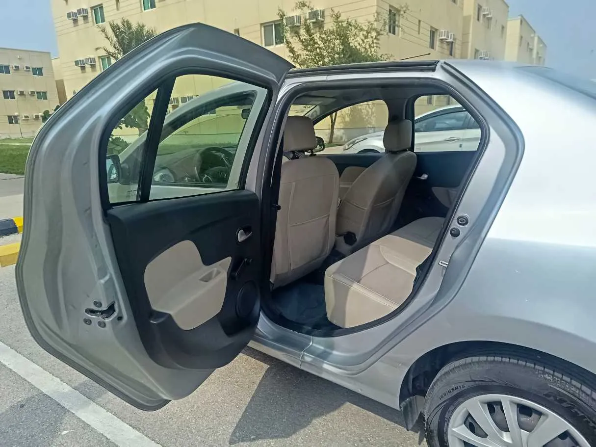 Car image 14