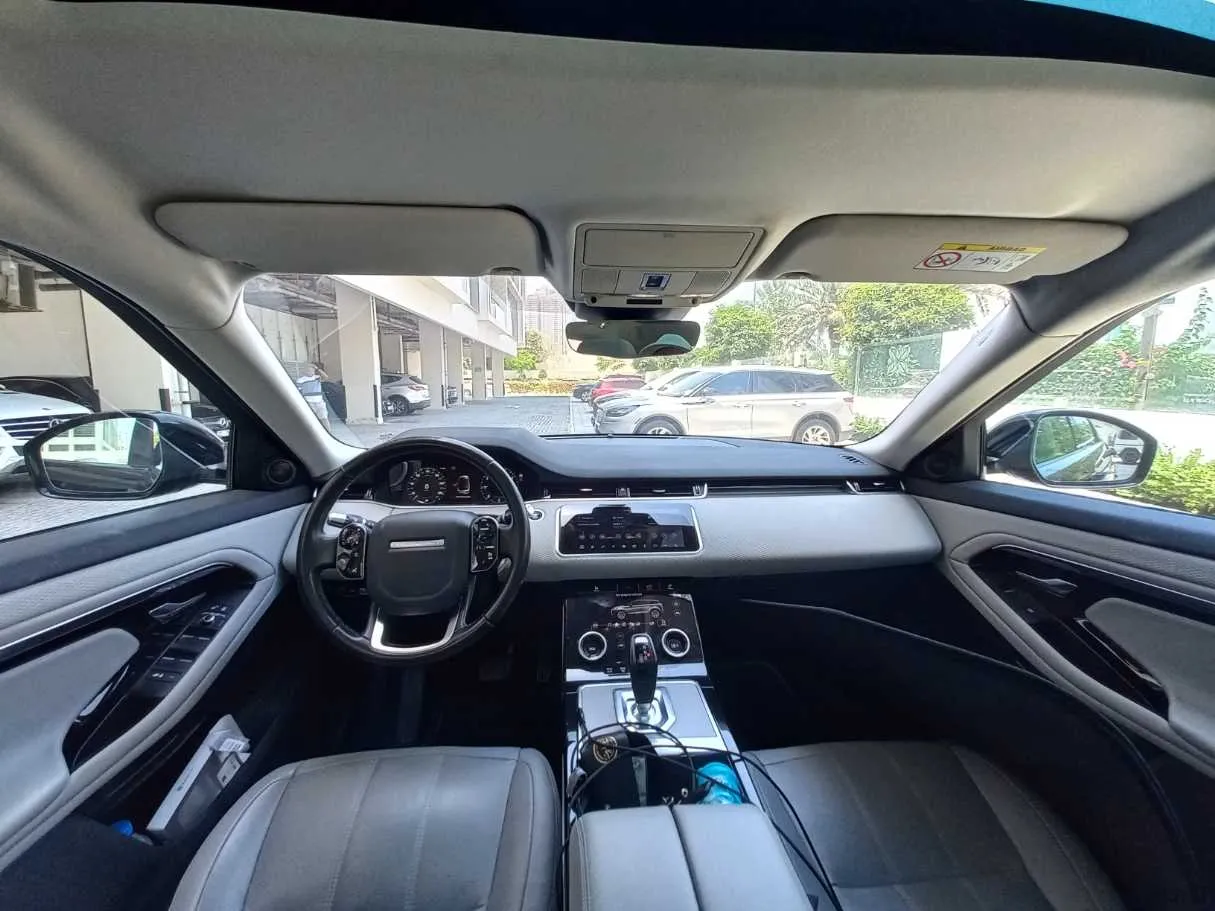 Car image 15