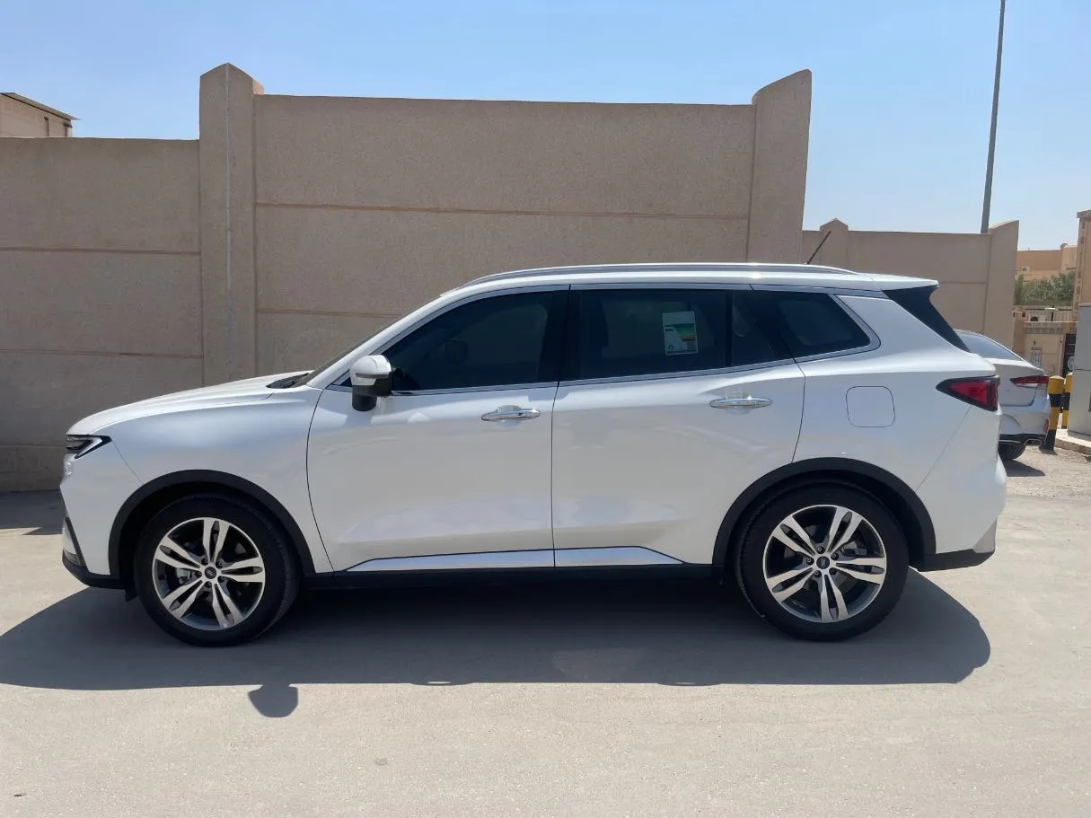 Car image 8