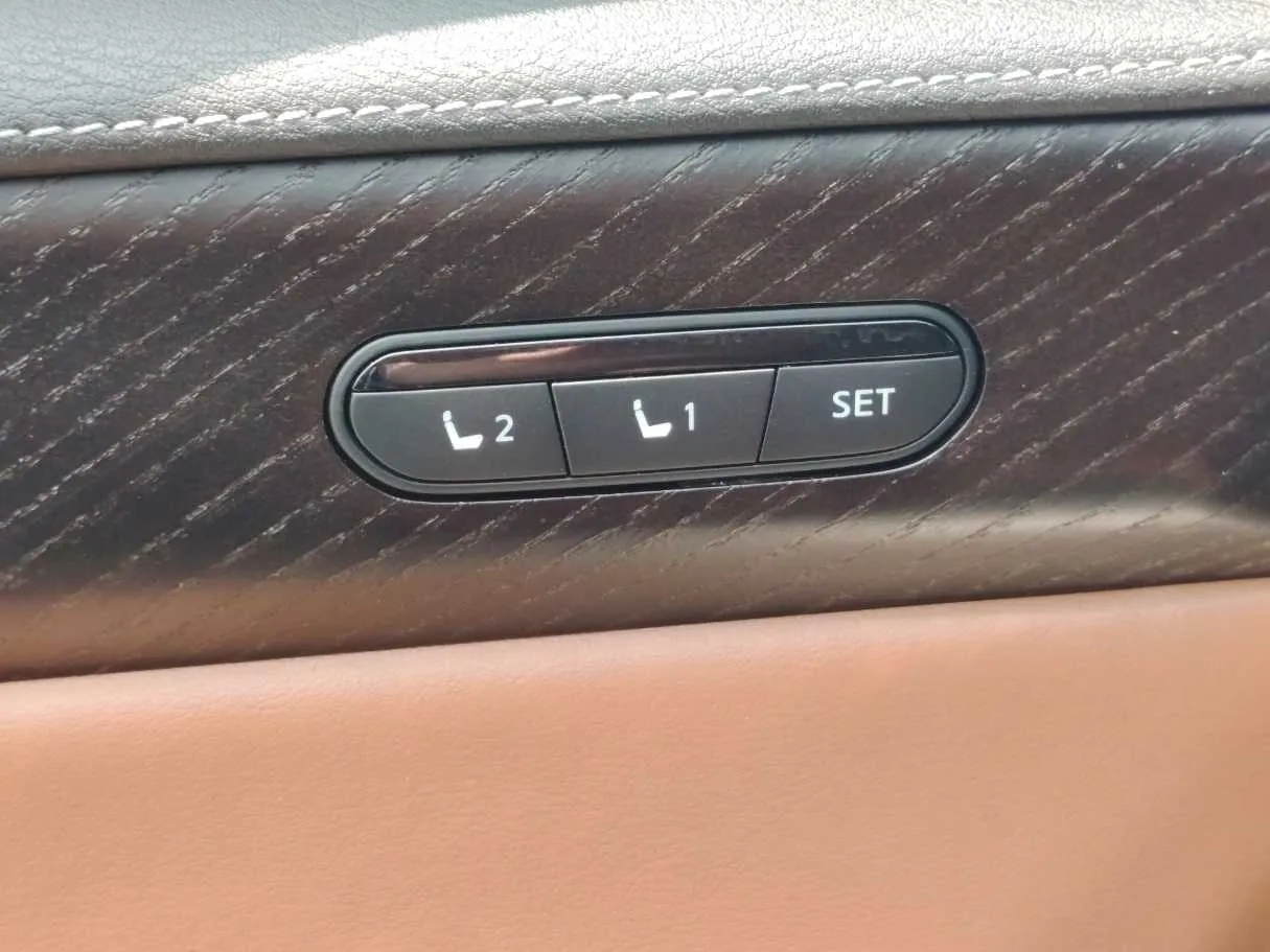Car image 32
