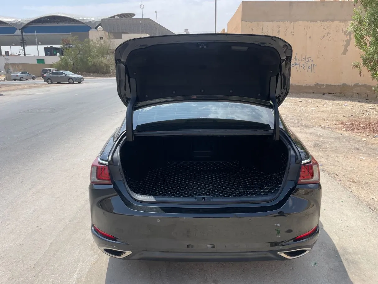 Car image 22