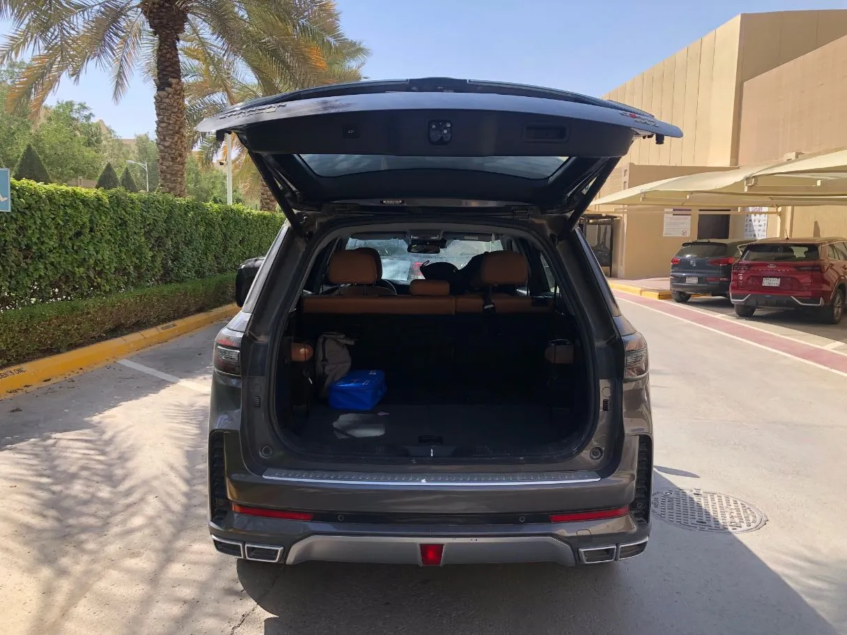 Car image 19