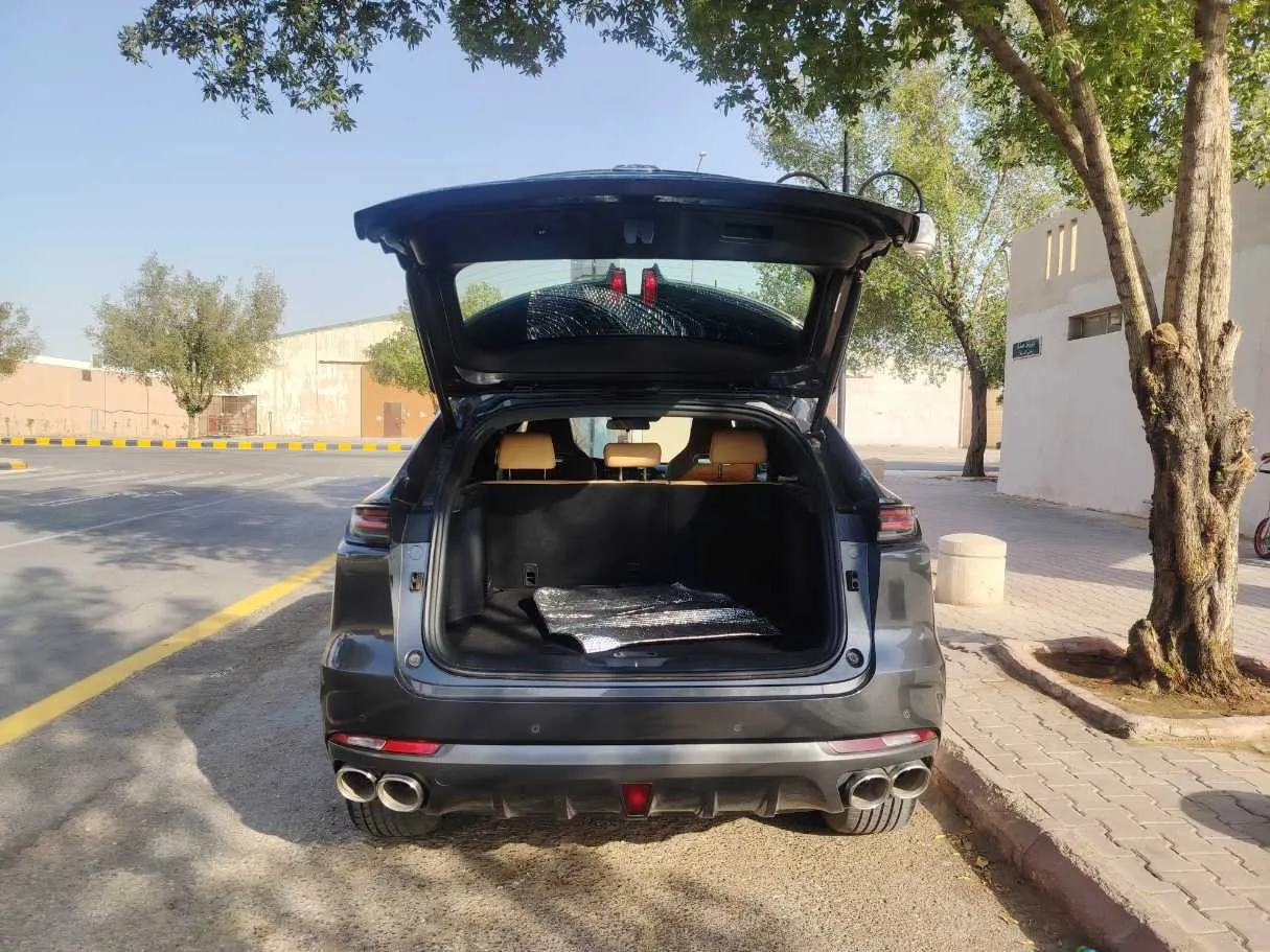 Car image 25