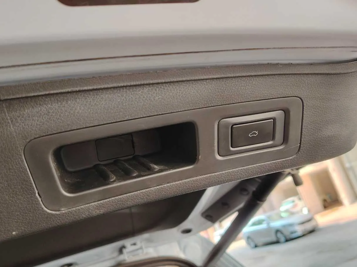 Car image 31