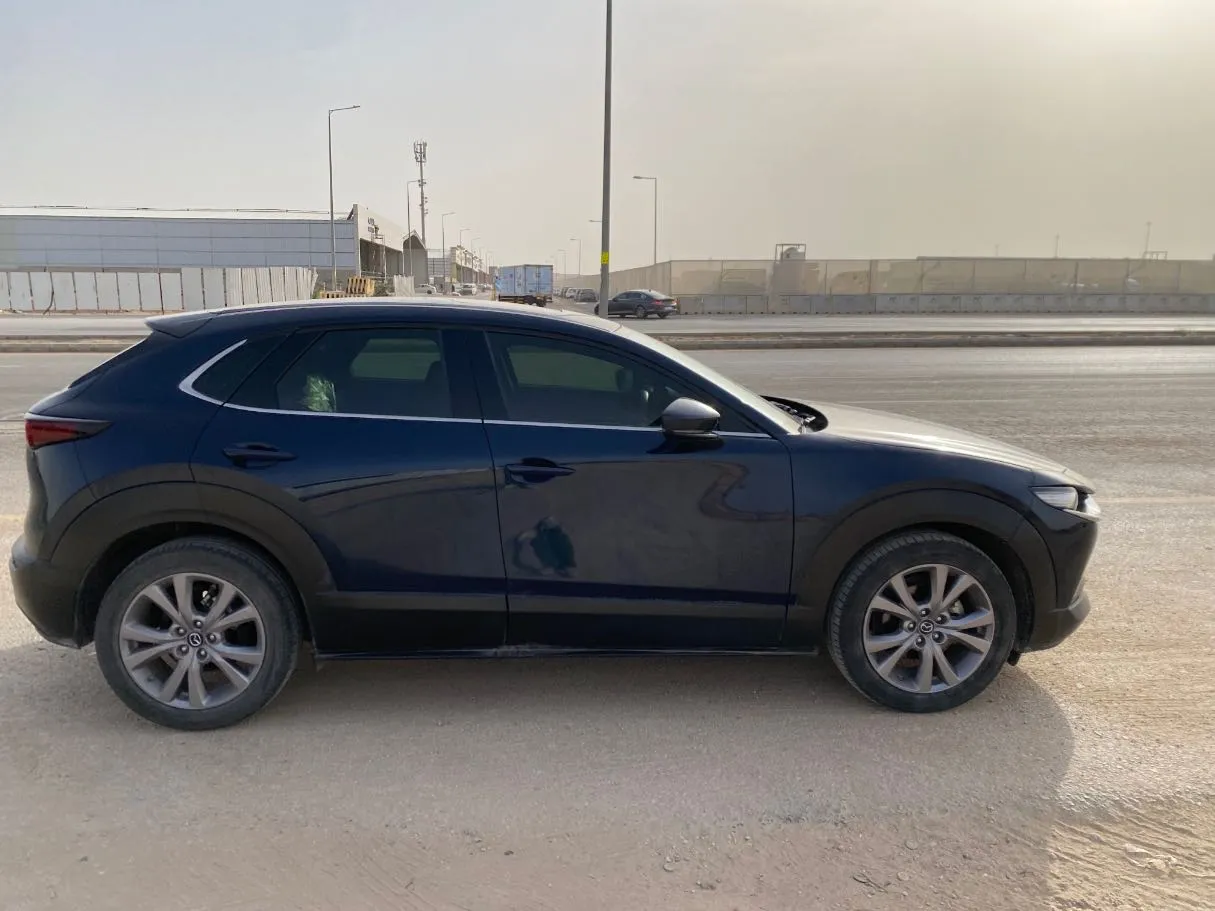 Car image 4