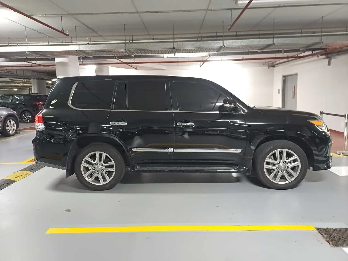 Car image 8