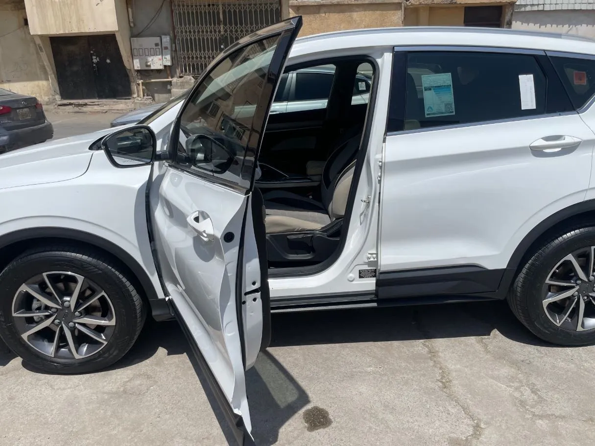 Car image 11