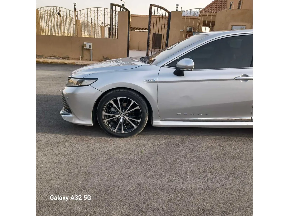 Car image 9