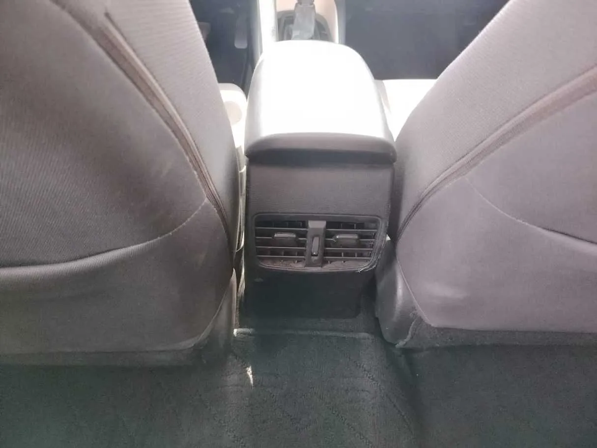 Car image 40