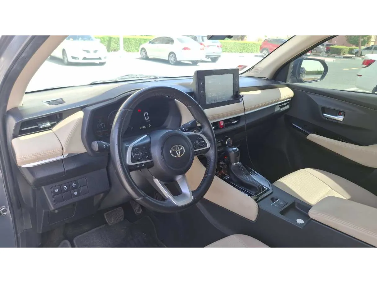 Car image 11