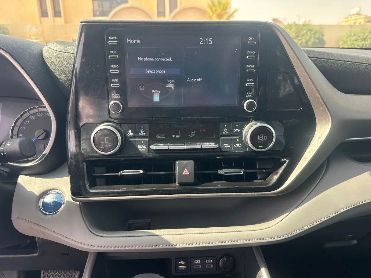 Car image 16