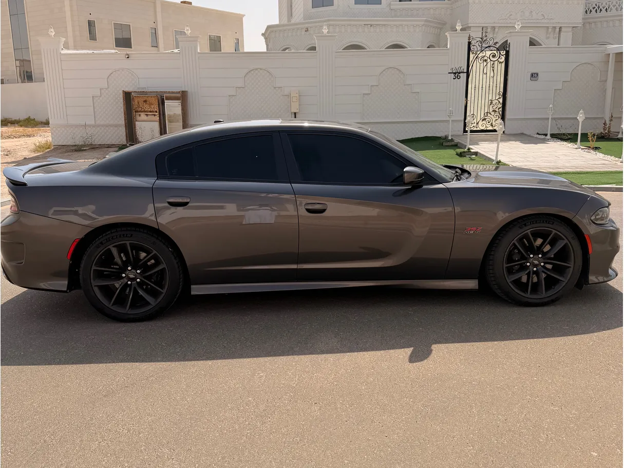 Car image 9