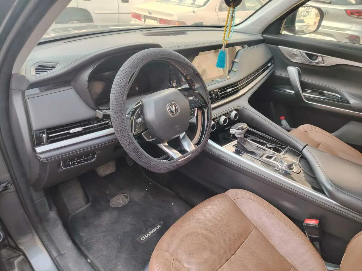 Car image 13