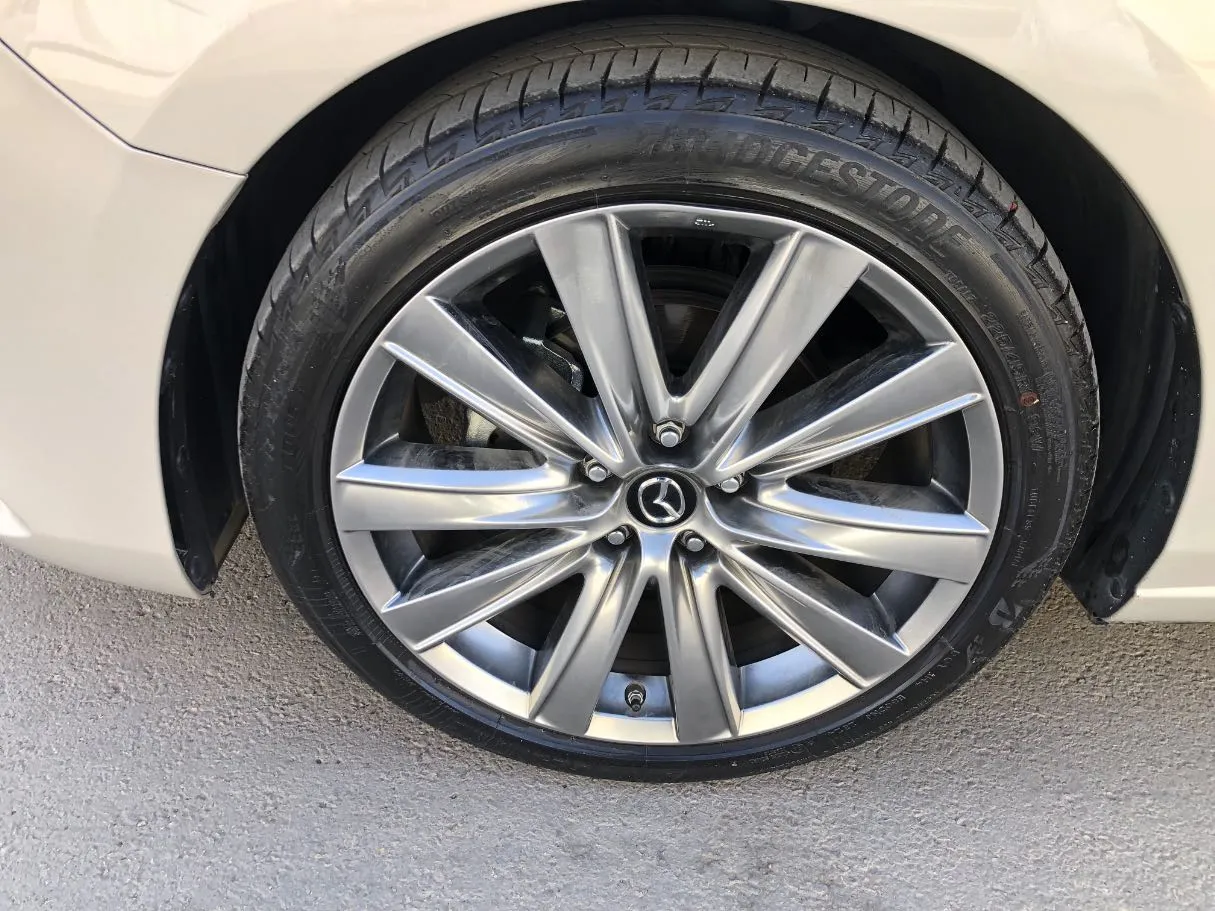 Car image 10