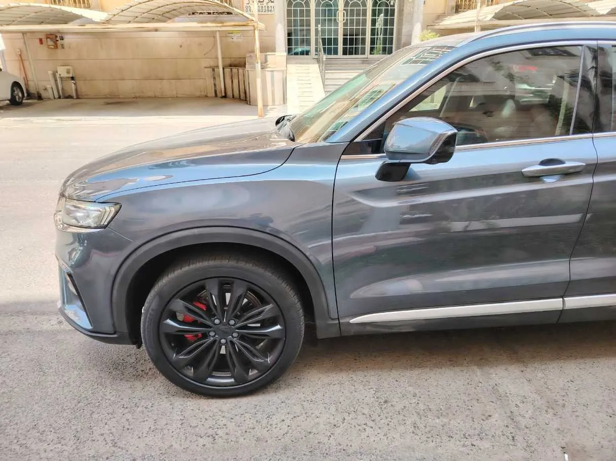 Car image 9