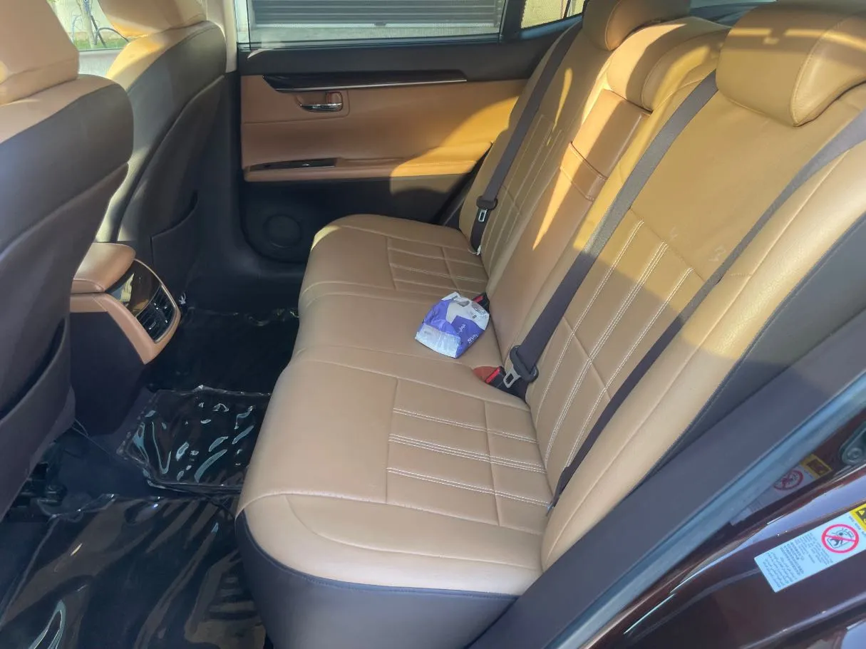 Car image 16