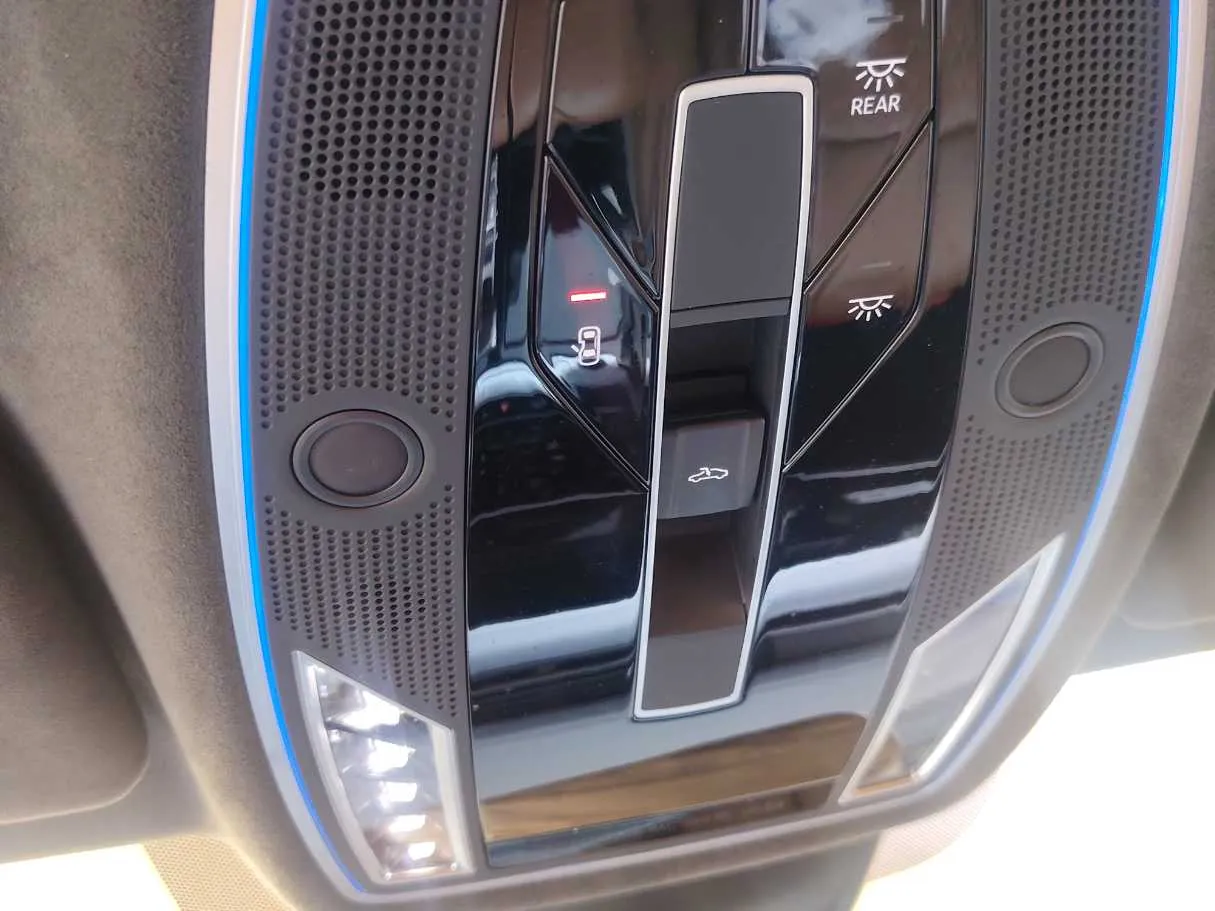 Car image 23