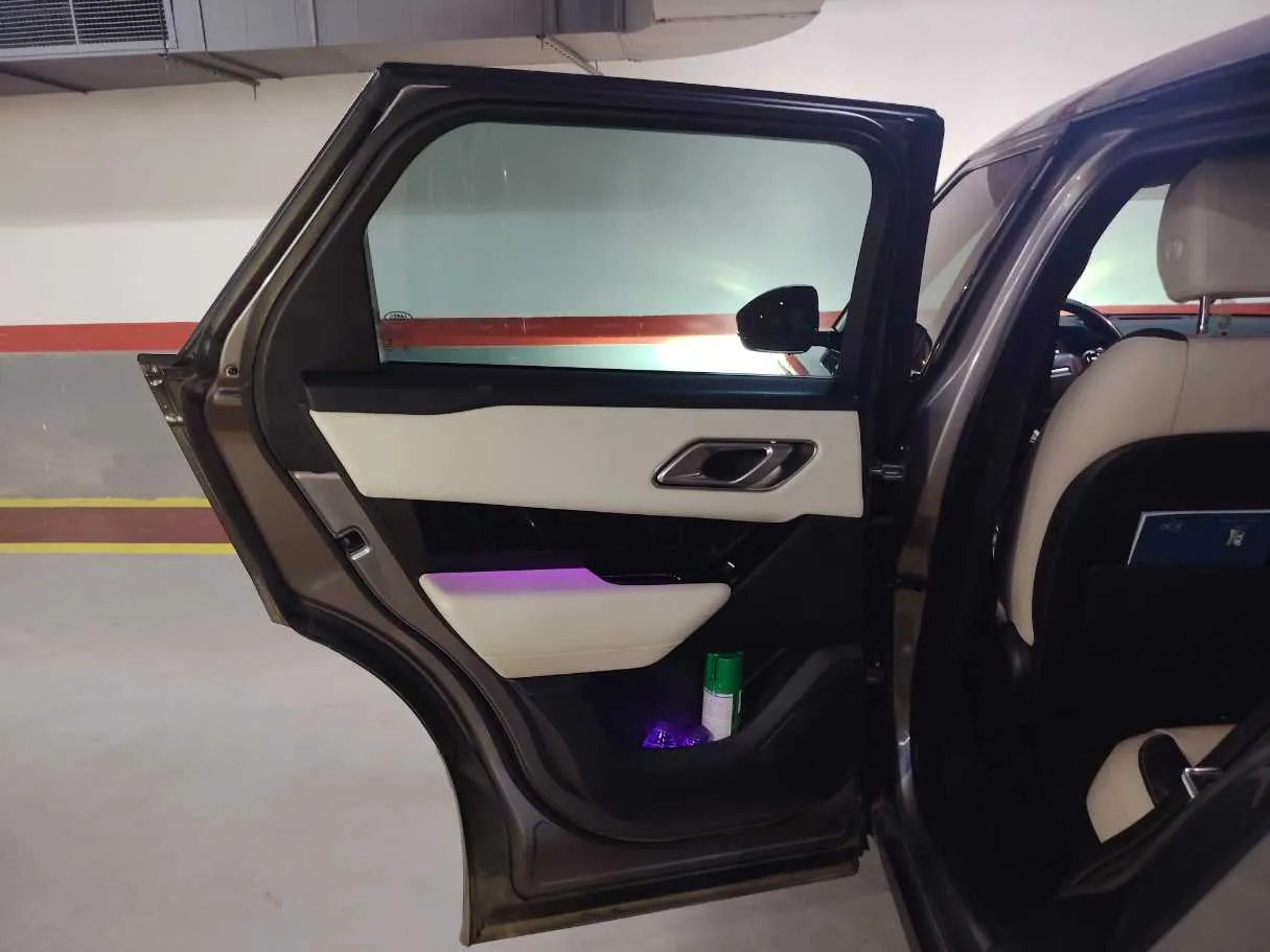 Car image 13