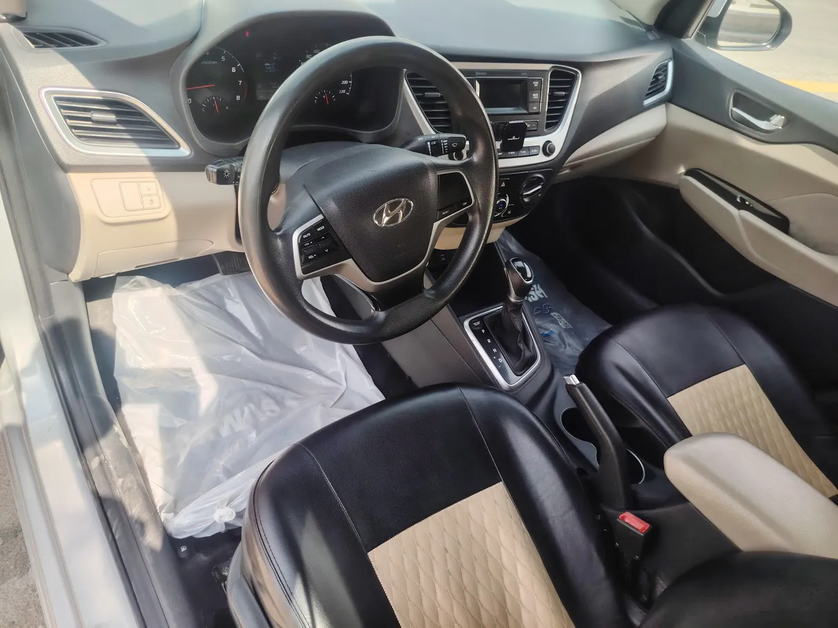 Car image 12