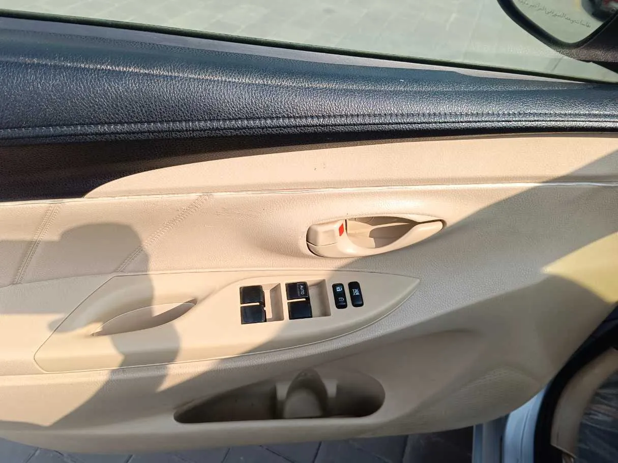 Car image 27