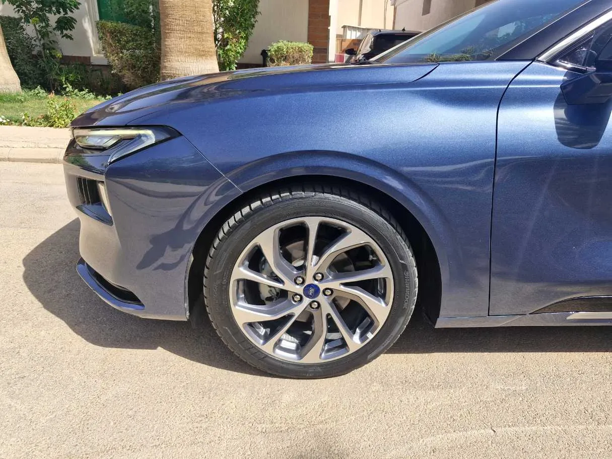 Car image 9