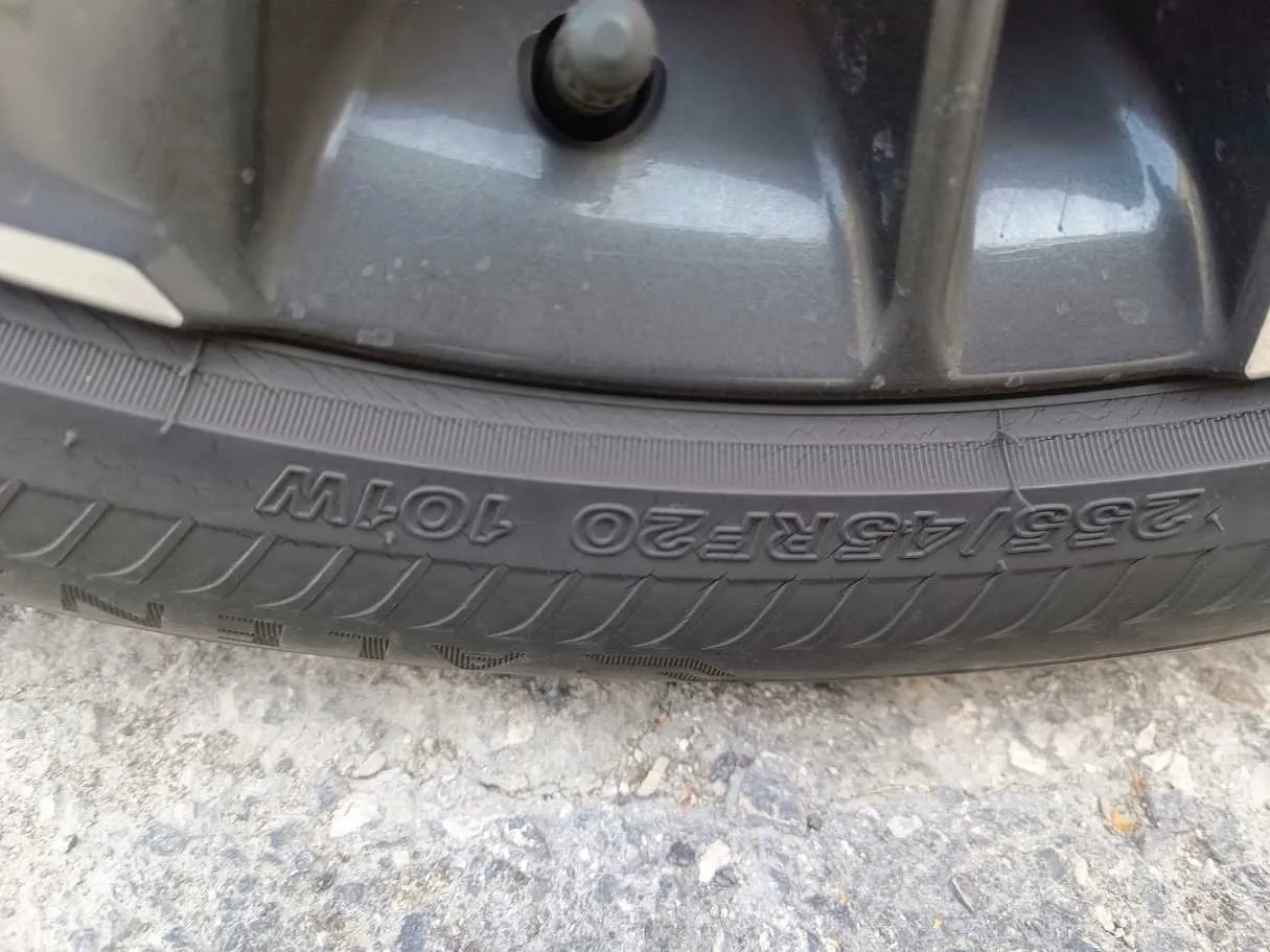 Car image 34