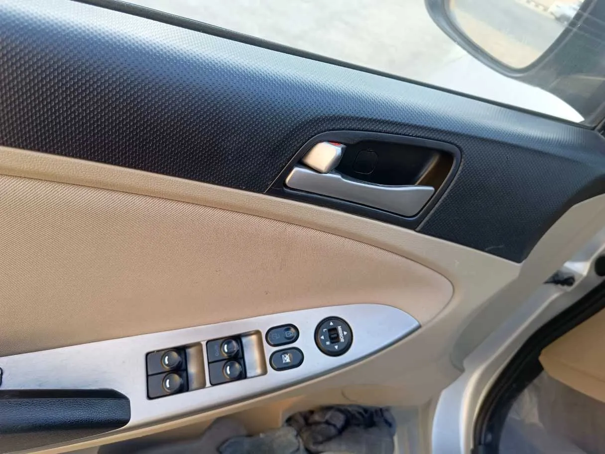 Car image 28
