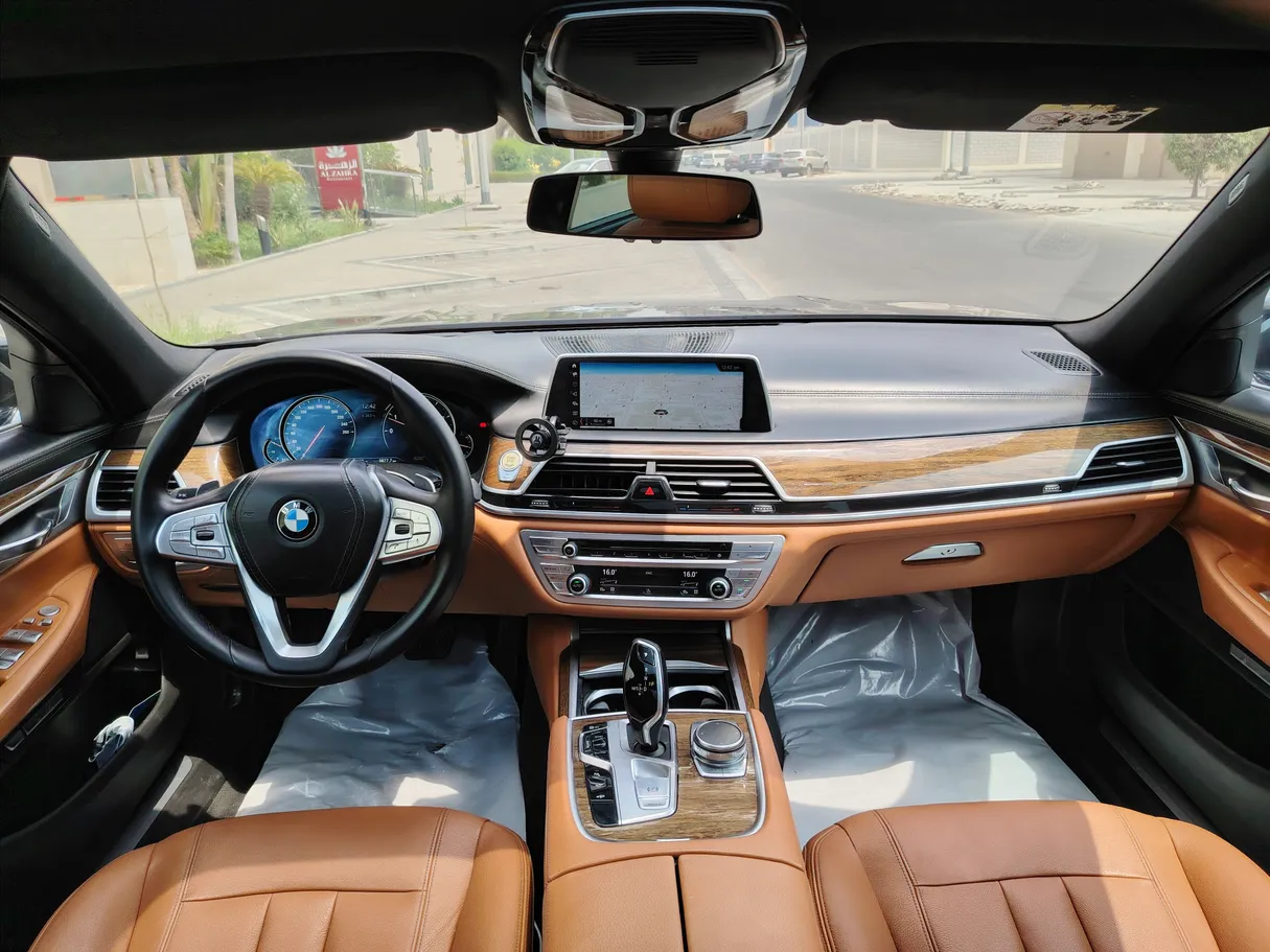 Car image 19